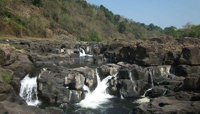 Perunthenaruvi Waterfalls
