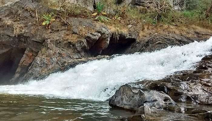 the Syntheri rock is an ideal spot for picnic