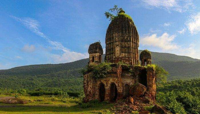 The breathtaking views of Purulia, among the famous places to visit in West Bengal.