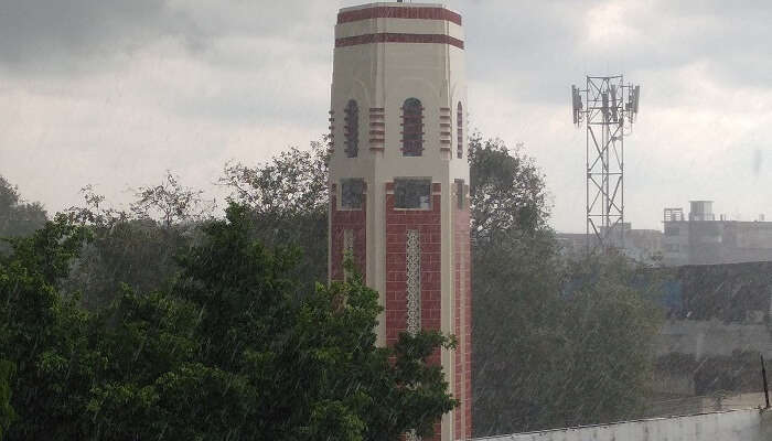 Clock tower is surrounded by shops and markets and known as one of the best places in Dehradun