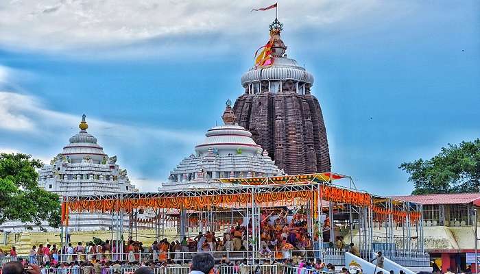 Apart from the popular temples, Puri has serene and calm beaches