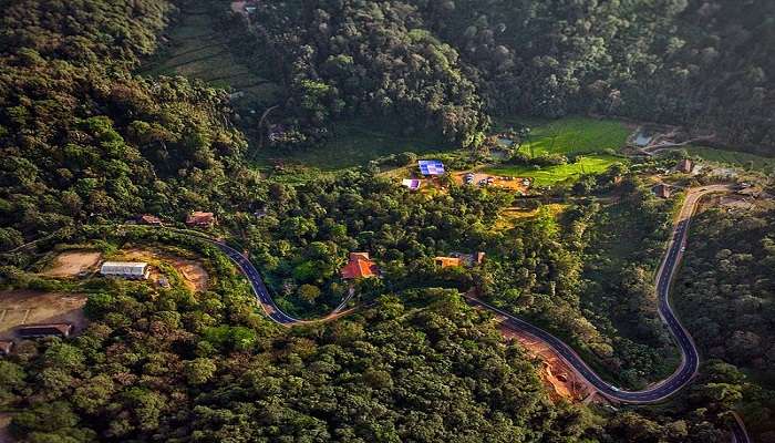 Coorg is an ideal destination in Karnataka that is blessed with lush green escapades all around