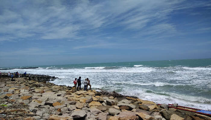 Many pilgrims visit the Rameshwaram to feel the essence of Lord Ram.