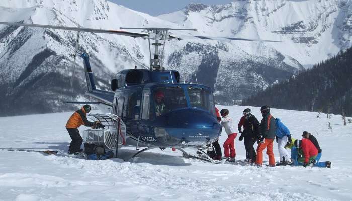 Heli-Skiing is the best thing to do during snowfall in Manali