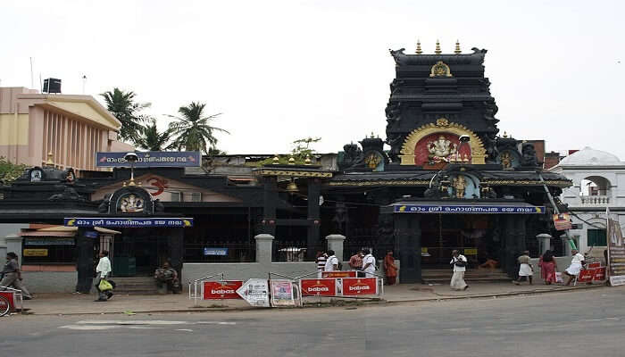 Outside Pazhavangadi Ganapathy temple in Trivandrum 