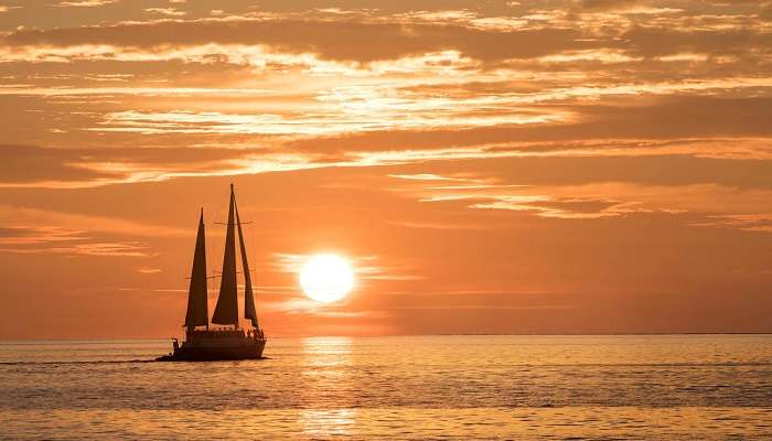 Beautiful Hervey Bay Sunset Cruise in Maldives in February