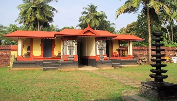 Famous Thirunavaya Navamukunda Temple