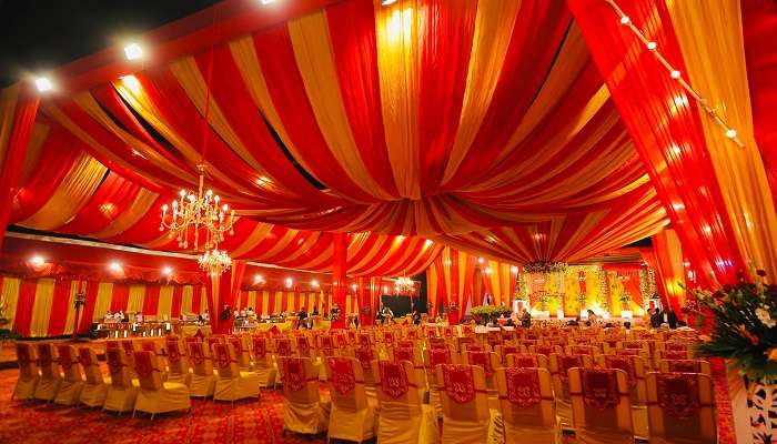 Shehnai Vatika offers an excellent wedding space for your marriage.