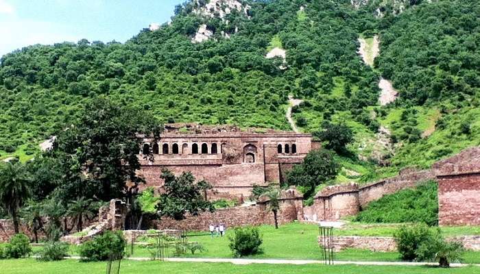 Ruins of Bhangarh Fort in Rajasthan - One of the most haunted places in Jaipur in Summer 