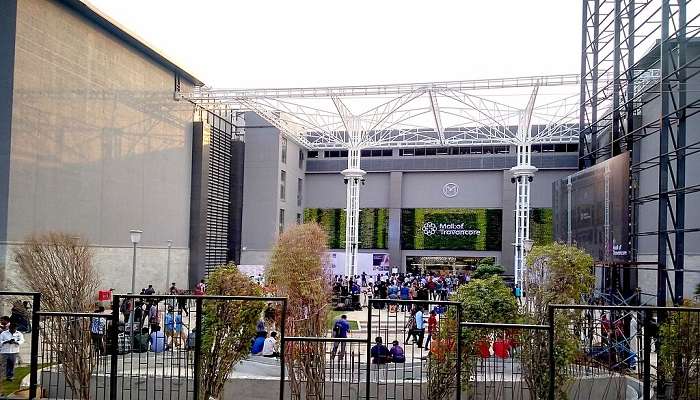 Front view of Mall of Travancore