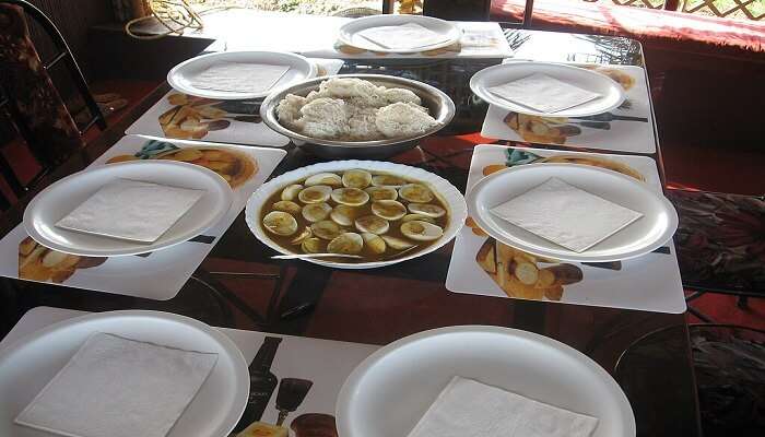Breakfast experience inside Alleppey honeymoon houseboats