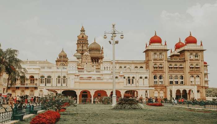 A beautiful palace in Mysore, among the best places to visit near Kerala.