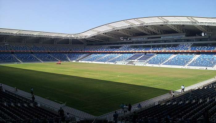 Football fans in Israel like to sing, shout and eat sesame seeds during the match