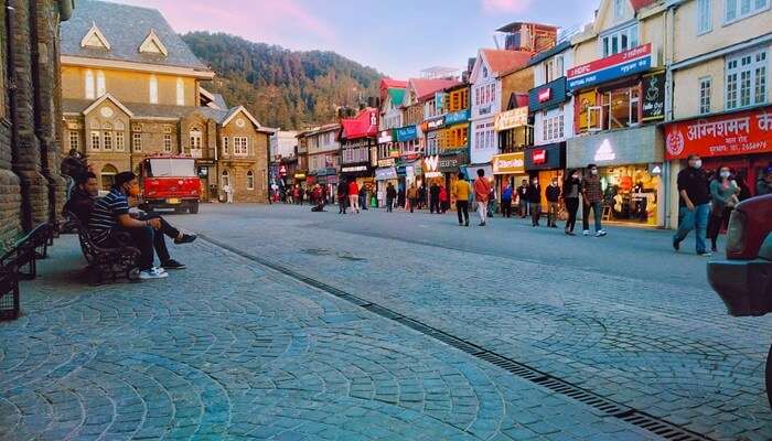 The happening Shimla Mall road in winters for a dreamy honeymoon.