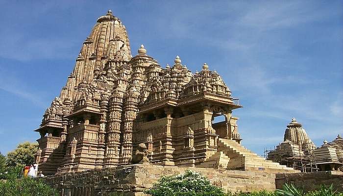 Temple_at_Khajuraho,_Madhya_Pradesh,_India - Copy