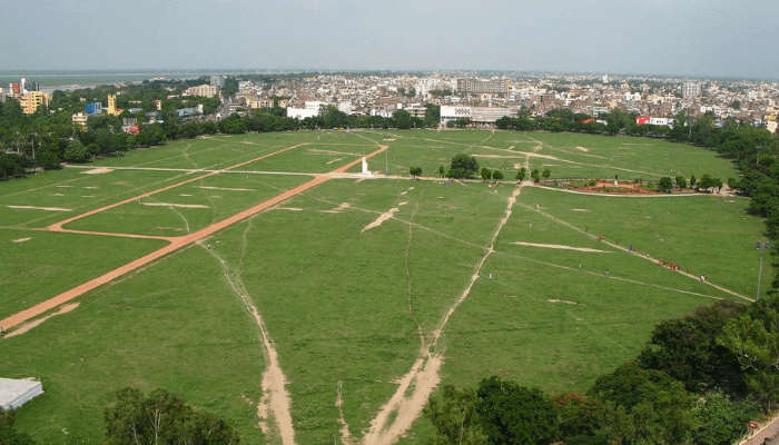 Gandhi Maidan is one of the best places to visit in Patna.