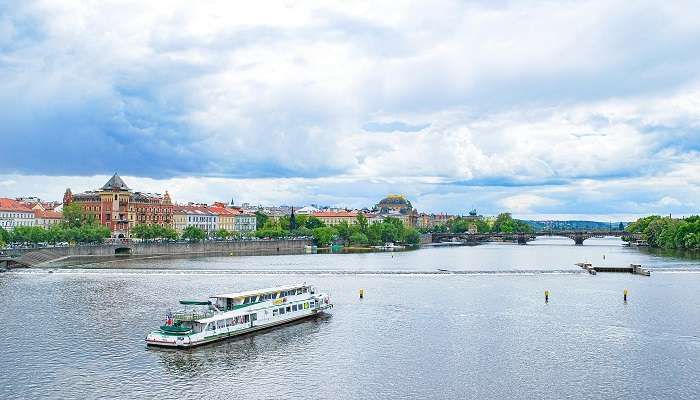 Cruise In the Prague River