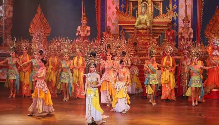 अल्कज़ार कैबरे शो पटाया नाइटलाइफ़ में सबसे अच्छे थिएटर में से एक है