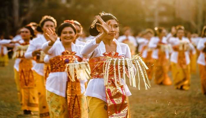 dance balinese traditional women