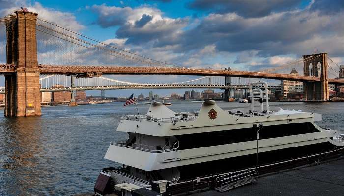 new year new york cruise by the brooklyn bridge