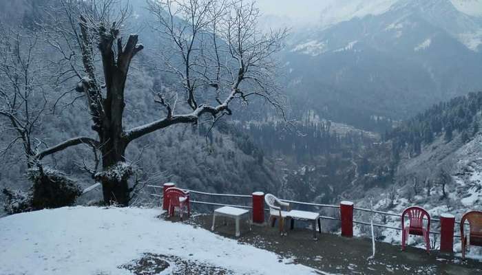 Snowfall in Kasol in winter