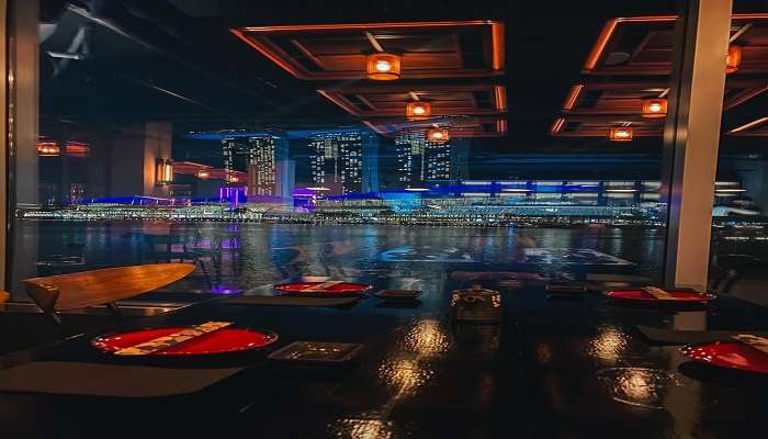 Views of the Marina Bay skyline and waterfront, comfortable and amazing ambience
