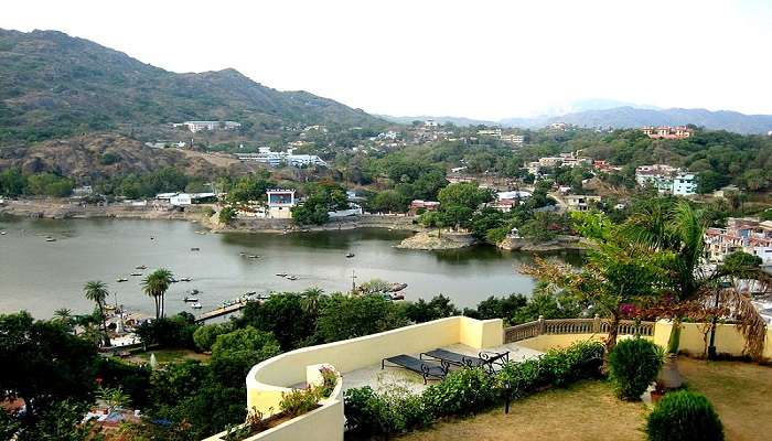 March is the beginning of the summer season in Mount Abu, so the days are pleasant during that time