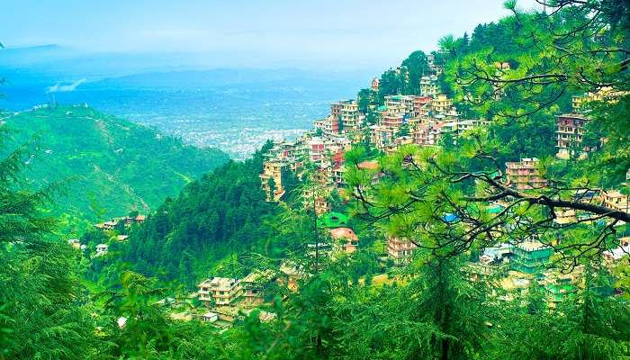 स्थान अपार सुंदरता से भरा हुआ