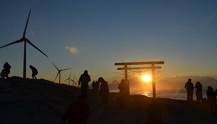 Hatsuhinode is another one of those seasonal events that Japanese people love so much