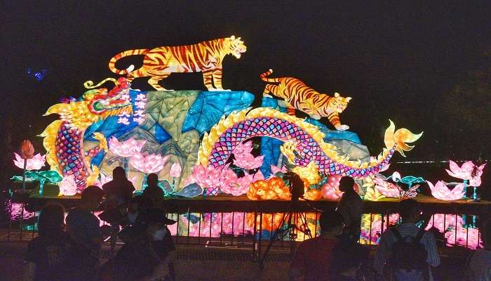 Another event which marks the Chinese New Year is the river Hongbao celebration