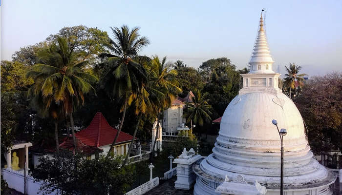 Asokaramaya is a Buddhist temple, built during 1870s and situated in the town of Kalutara