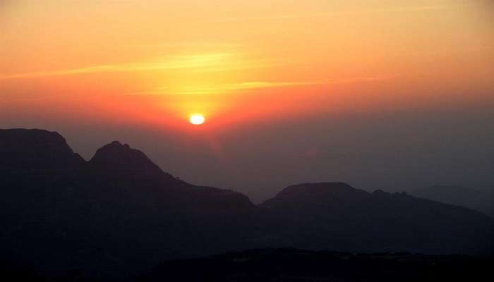 Make your way to Porcupine Point in Matheran and check out a beautiful sunset