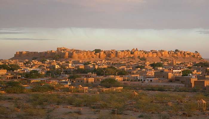 Jaisalmer is also popularly known as the gateway to the colossal dunes of Thar Desert