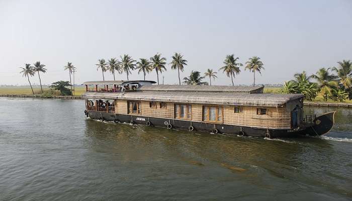 A unique houseboat experience