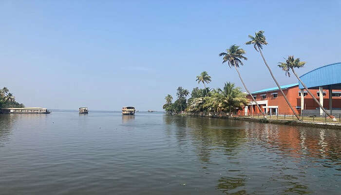explore Alleppey Backwaters