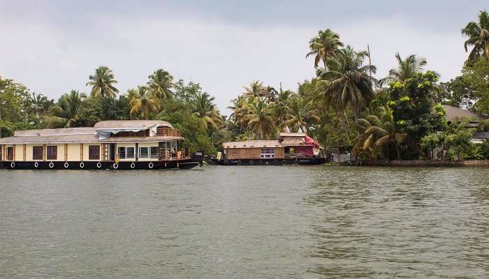 Shikara Rides, one of the things to do in Kerala