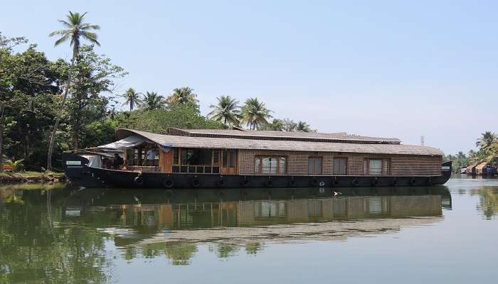 take your partmer to the boathouse cruise.
