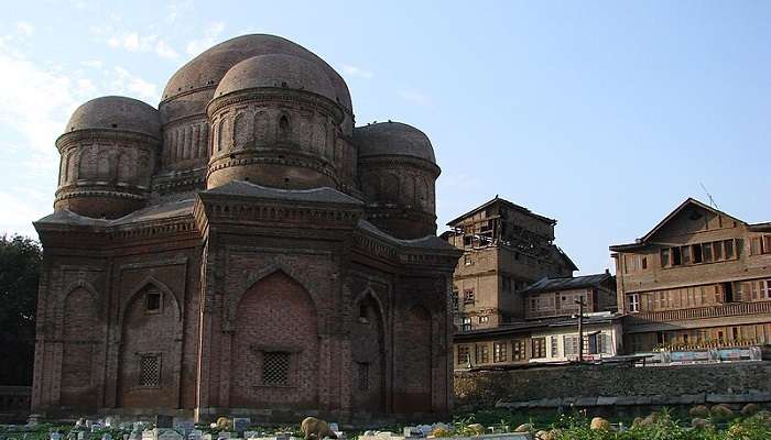 Badshah Tomb, things to do in srinagar