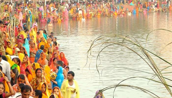 A beautiful snap of the ghats at night on the occasion of Chhath Puja