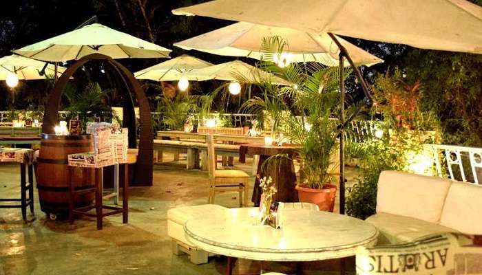 romantic outdoor setting of Cocoparra Restaurant 