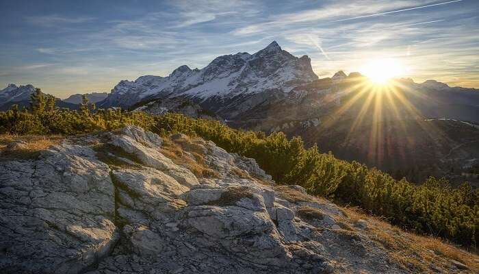 mesmerising mountain view in Dhanachuli a best place near jim corbet national park. 