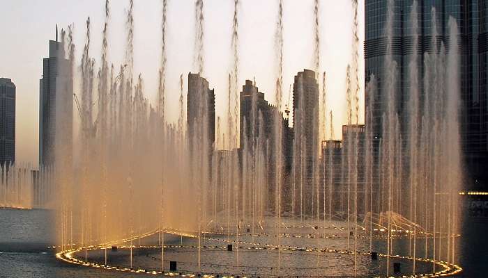 Dubai Fountain, among free things to do in Dubai