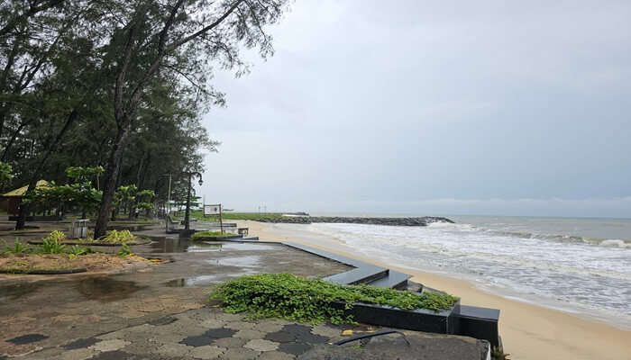 An amazing scene of Kappad beach in Kozhikode- One of the famous things to do in Calicut.