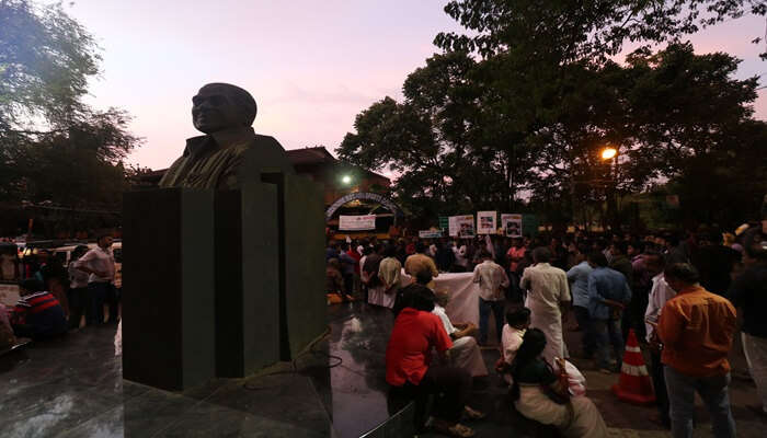 A bustling Mittai Theruvu in Kozhikode- things to do in Calicut