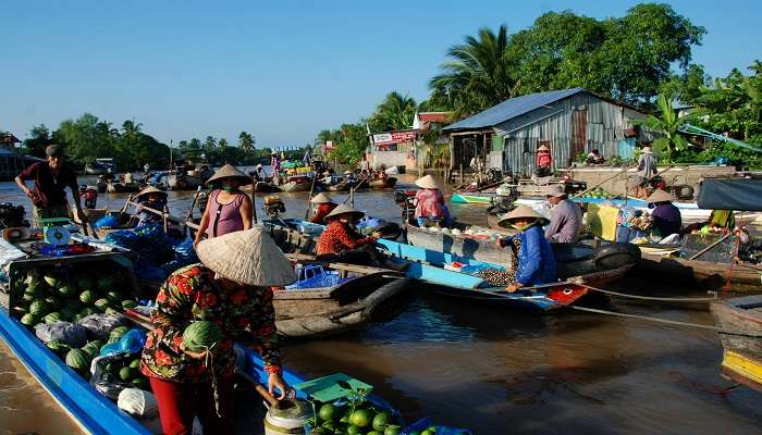  floating market.
