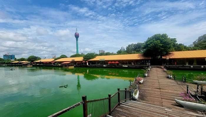 Pettah Floating Market