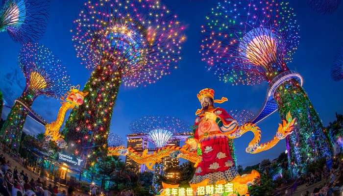 Witnessing the light and soun show is one of the best things to do in Singapore during Chinese new year 