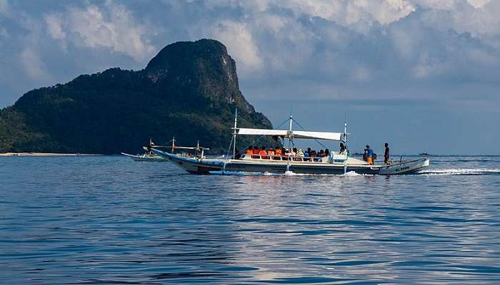 One of the offbeat things to do in Goa is island hopping. 