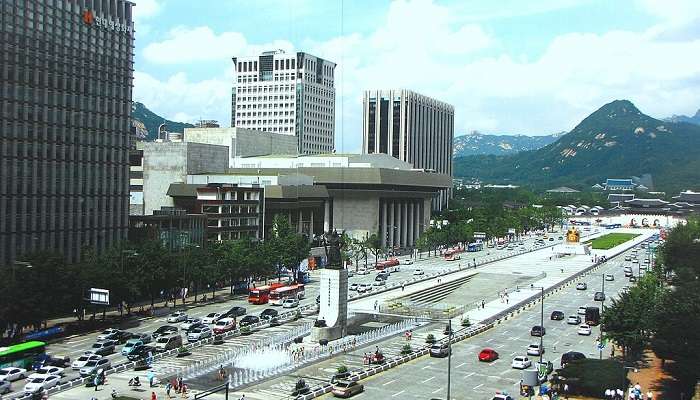 Gwanghwamun square