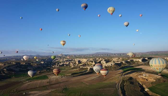 get a ride of hot air baloon which is one of the best things to do in ulu Pandan in january. 